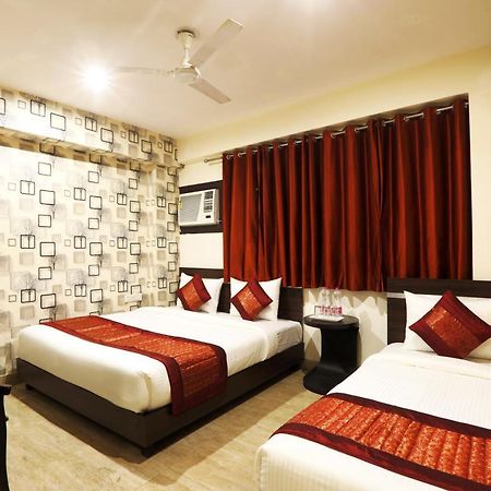 Hotel Sky Wood At Airport New Delhi Exterior foto