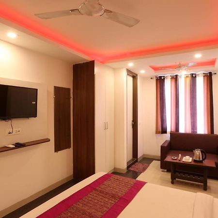 Hotel Sky Wood At Airport New Delhi Exterior foto