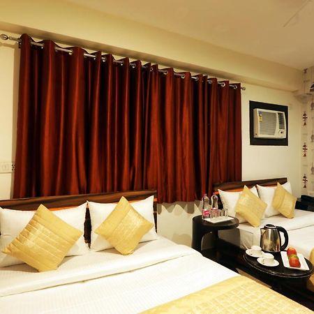 Hotel Sky Wood At Airport New Delhi Exterior foto