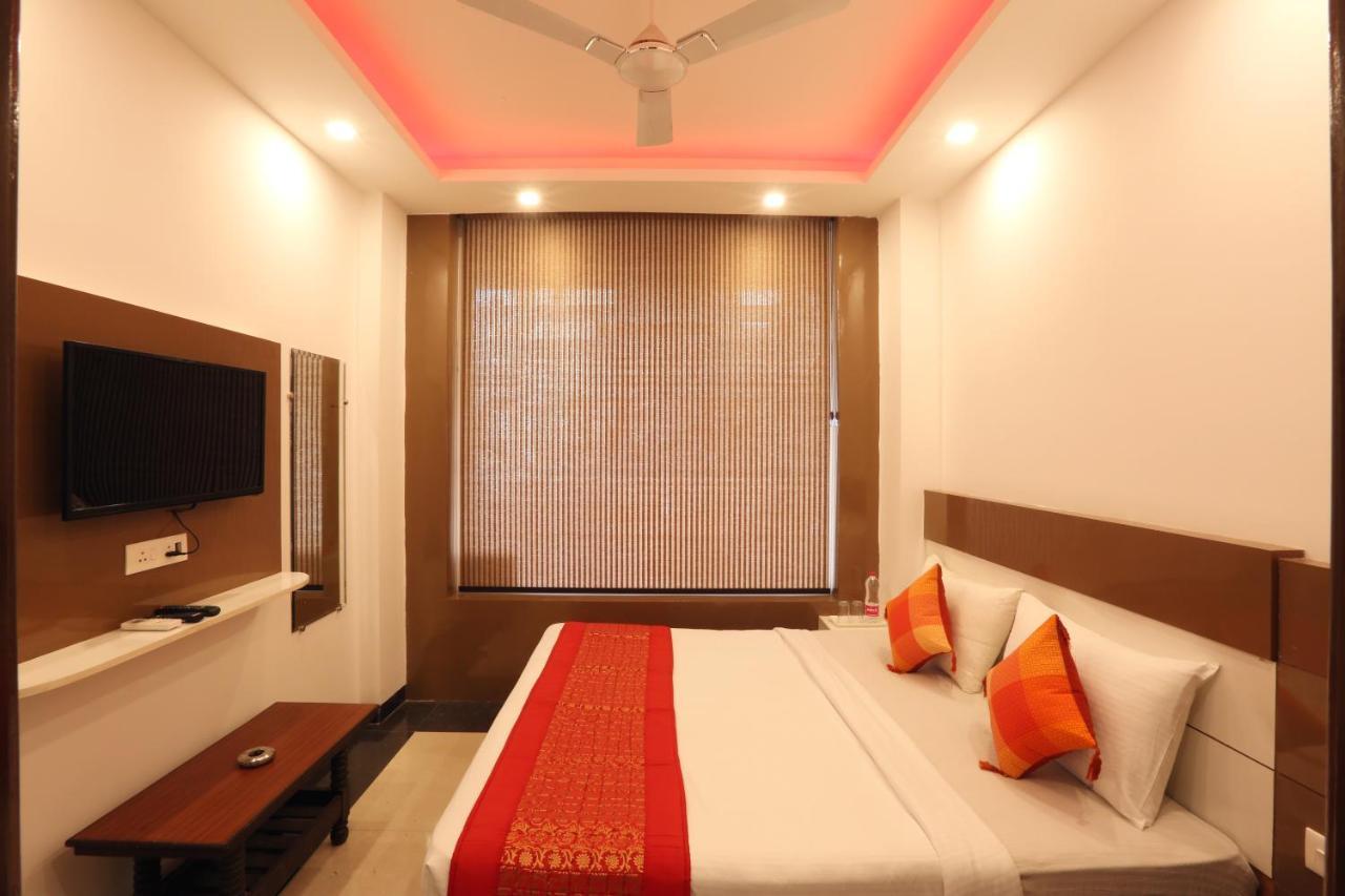 Hotel Sky Wood At Airport New Delhi Exterior foto