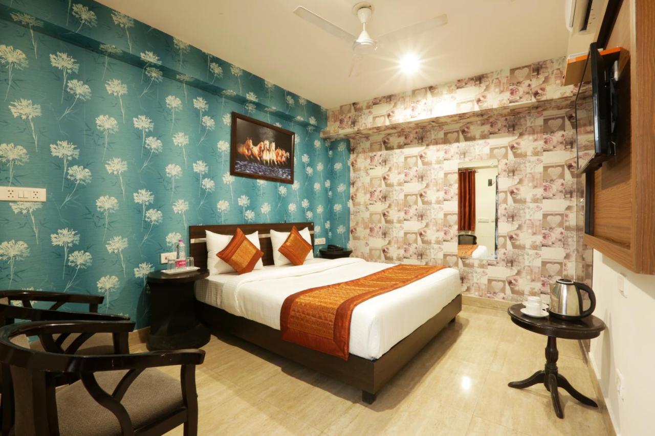 Hotel Sky Wood At Airport New Delhi Exterior foto