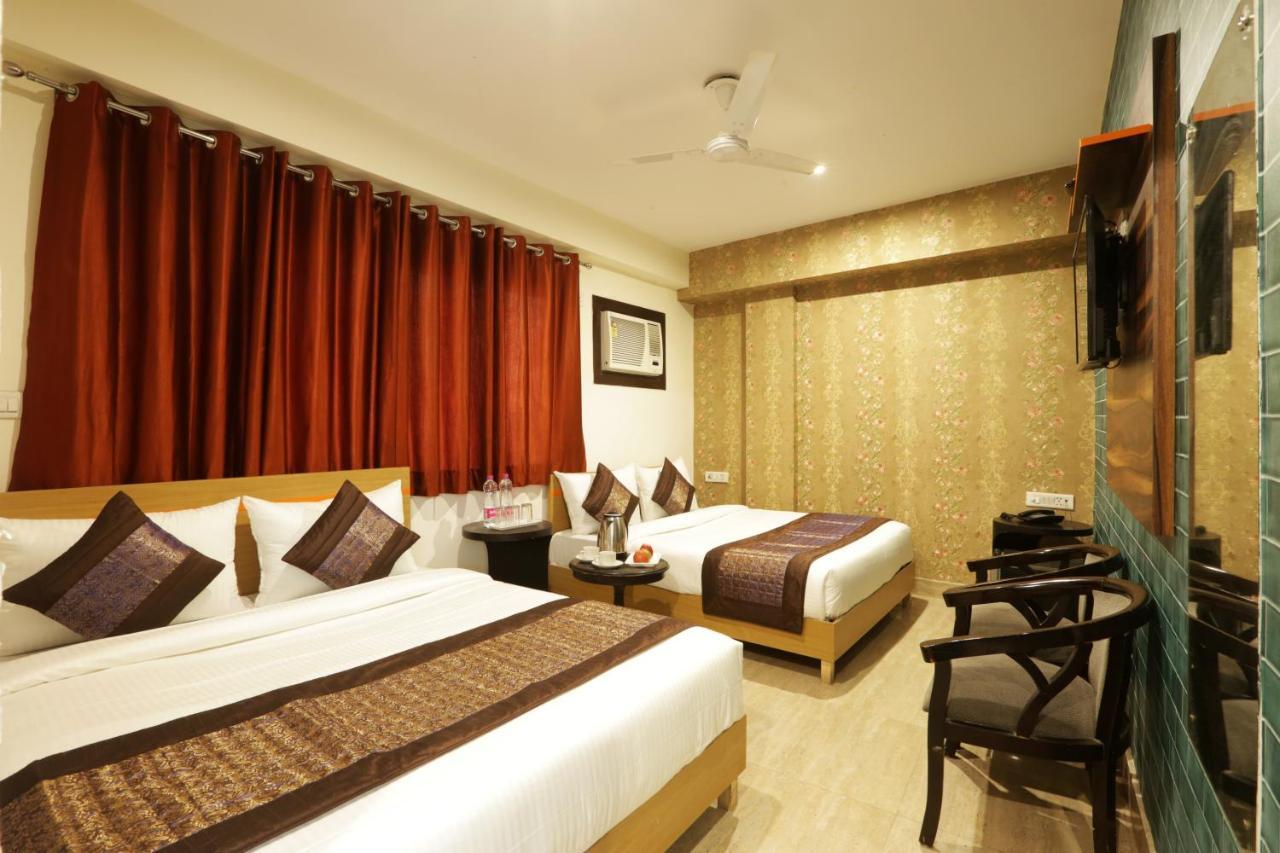 Hotel Sky Wood At Airport New Delhi Exterior foto