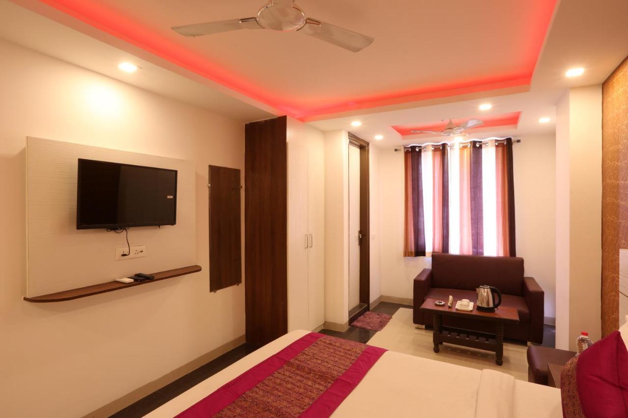 Hotel Sky Wood At Airport New Delhi Exterior foto
