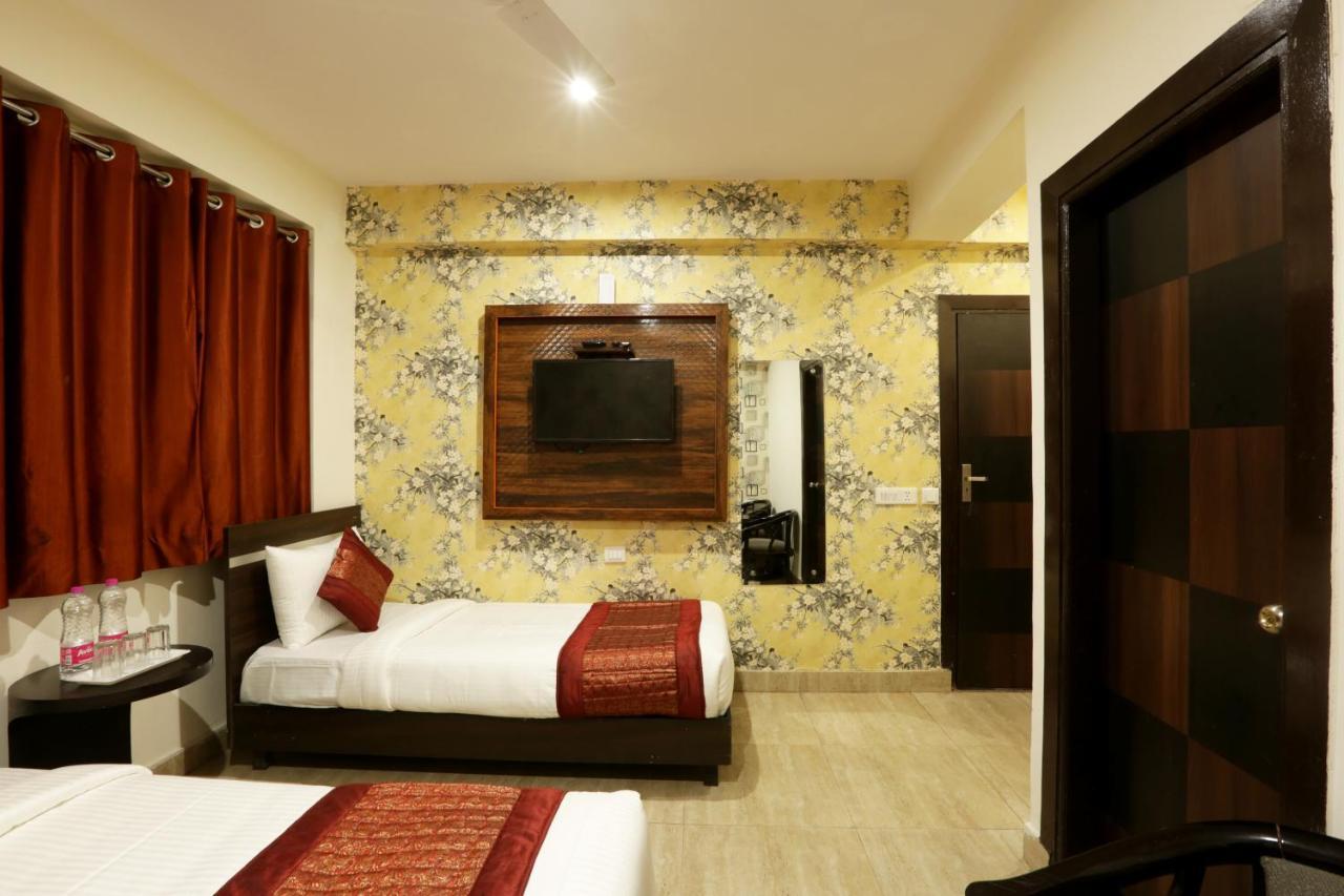 Hotel Sky Wood At Airport New Delhi Exterior foto