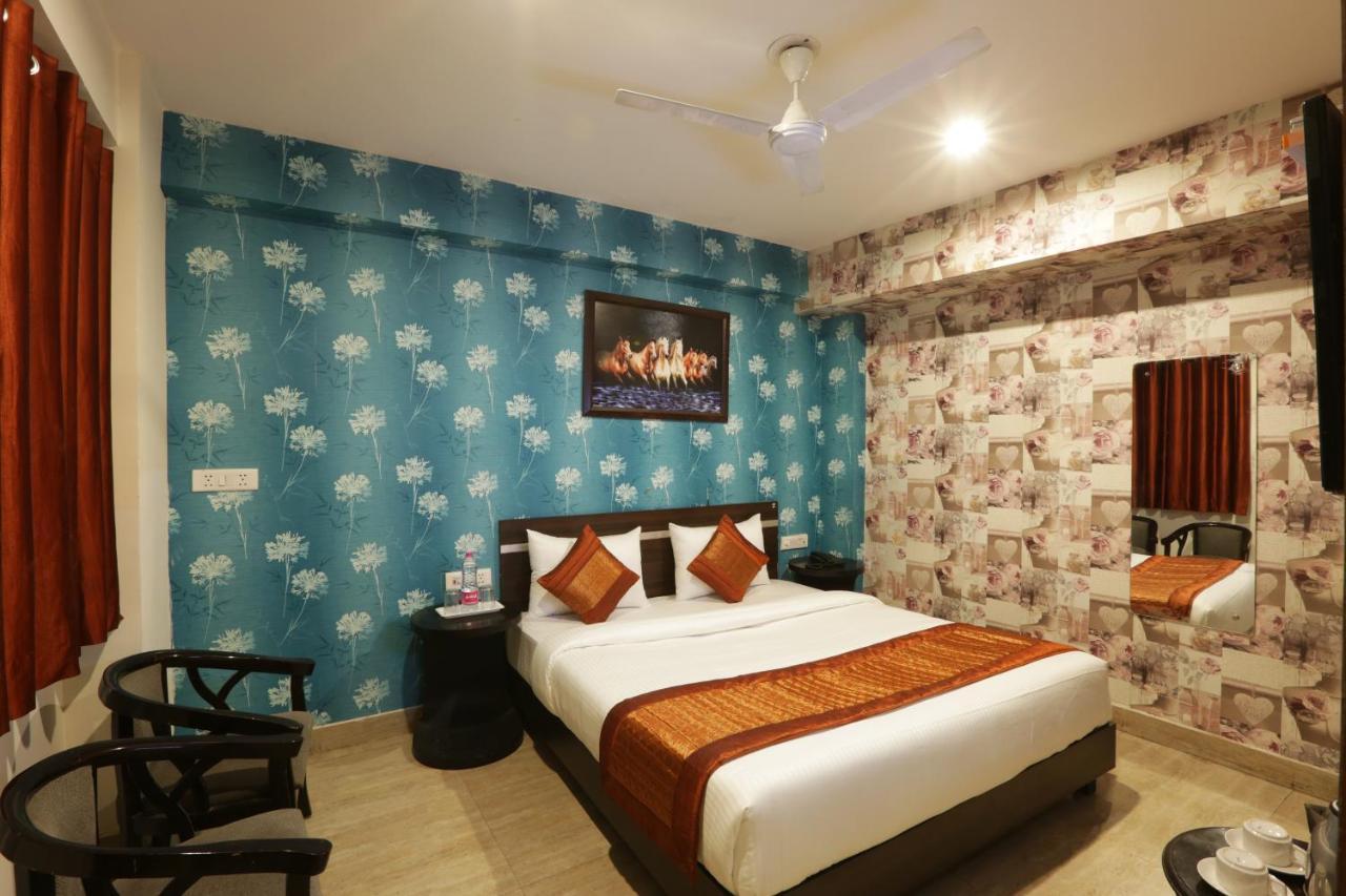 Hotel Sky Wood At Airport New Delhi Exterior foto