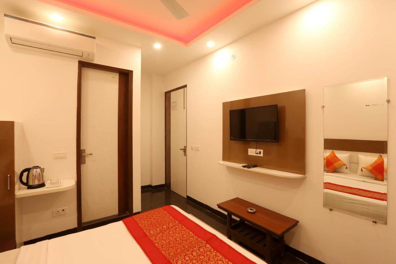 Hotel Sky Wood At Airport New Delhi Exterior foto