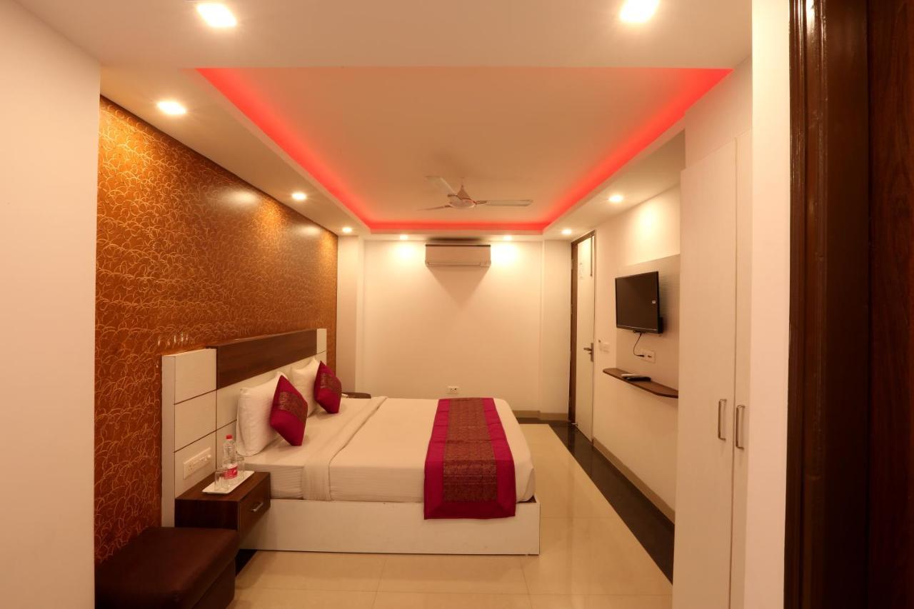 Hotel Sky Wood At Airport New Delhi Exterior foto