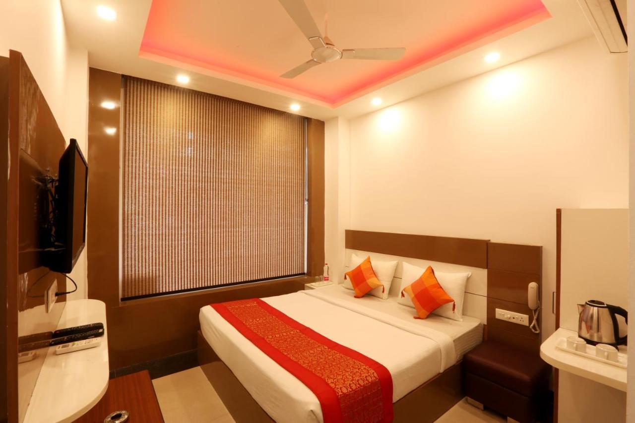 Hotel Sky Wood At Airport New Delhi Exterior foto