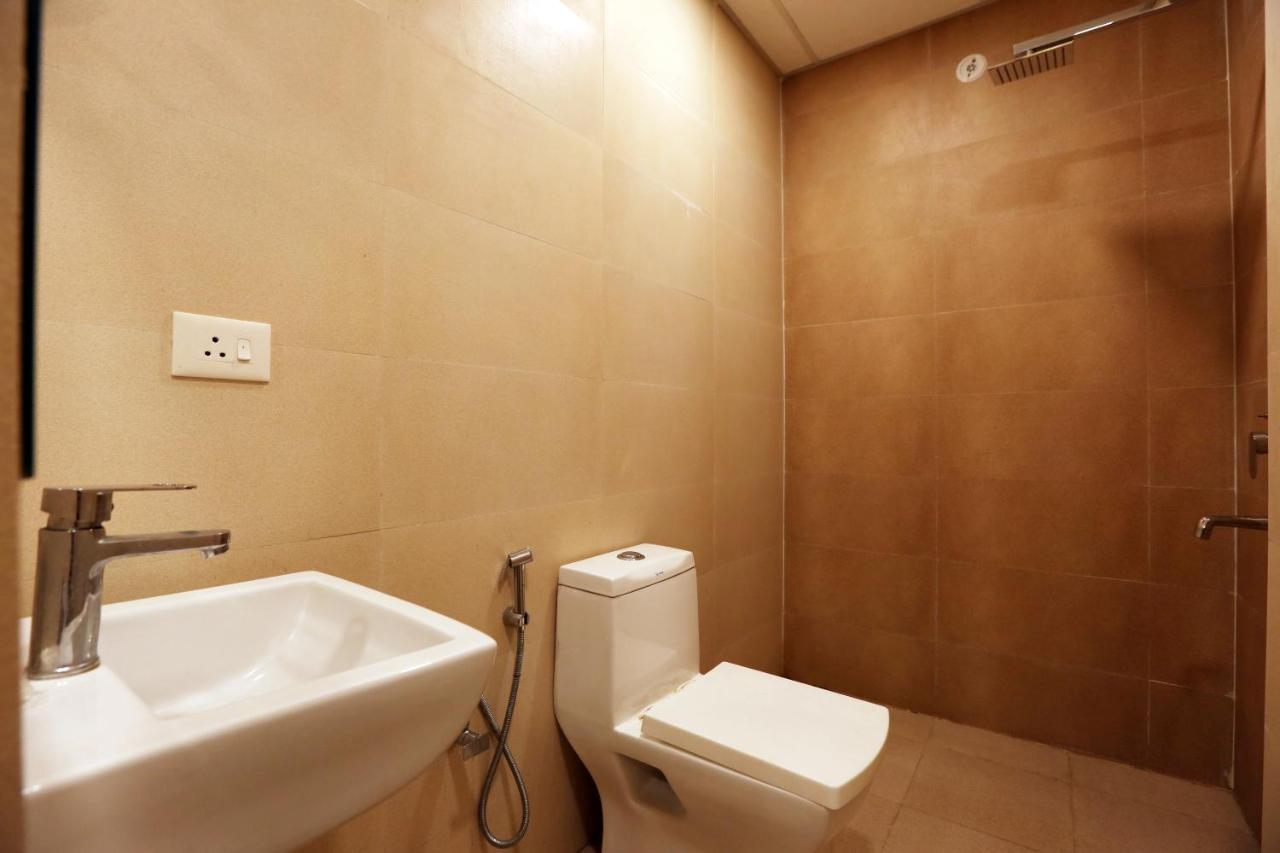 Hotel Sky Wood At Airport New Delhi Exterior foto