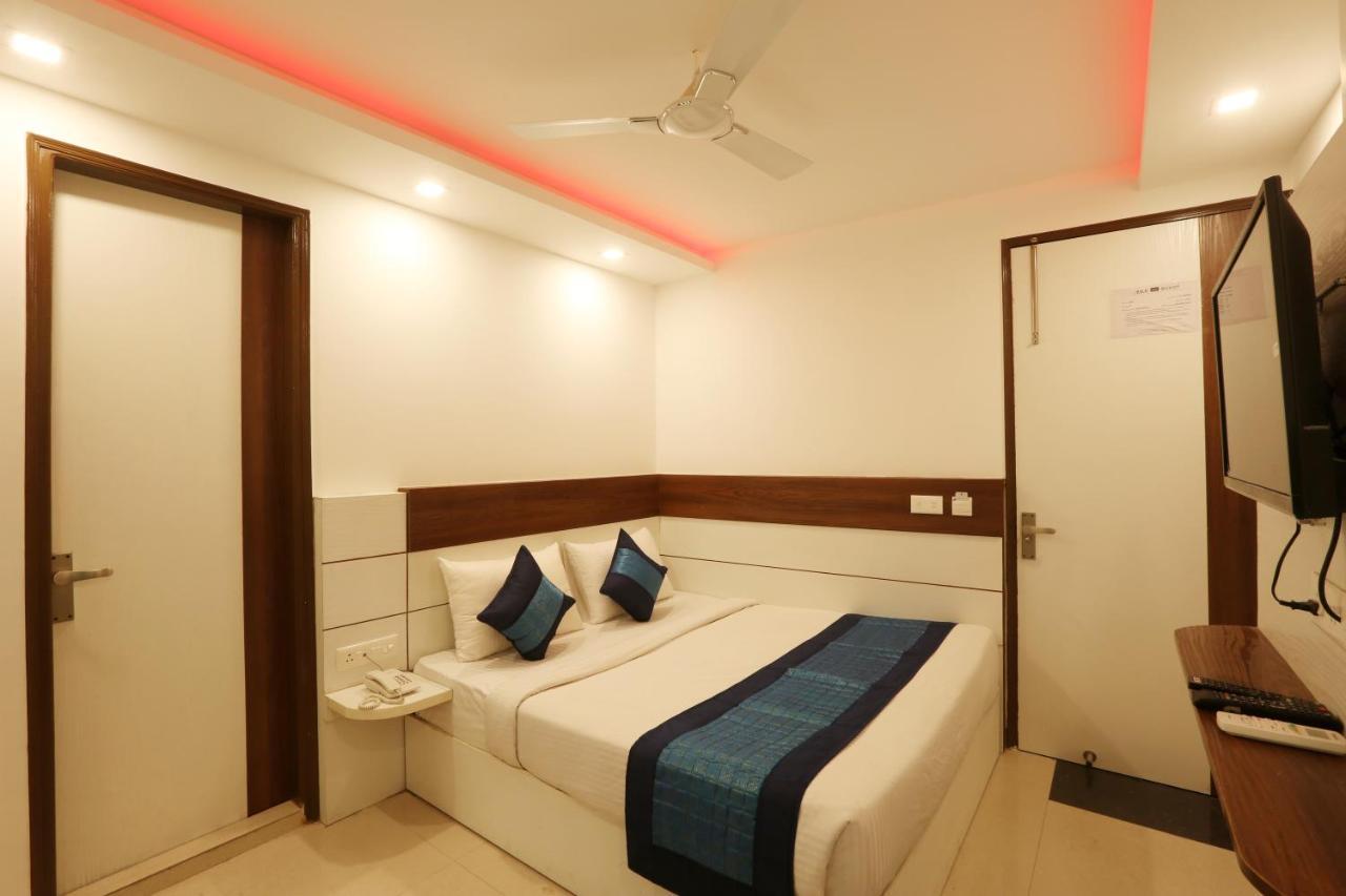 Hotel Sky Wood At Airport New Delhi Exterior foto