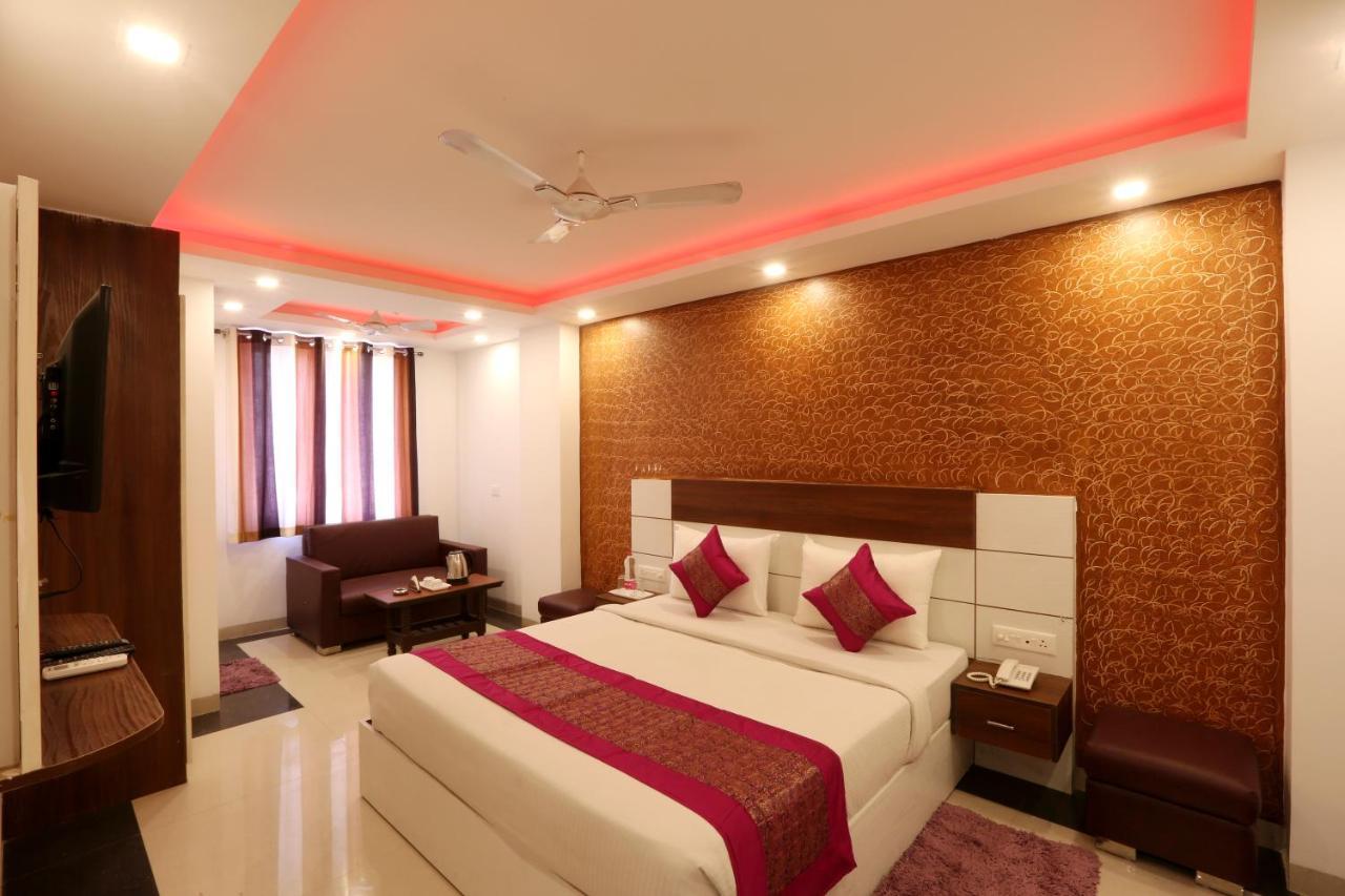 Hotel Sky Wood At Airport New Delhi Exterior foto