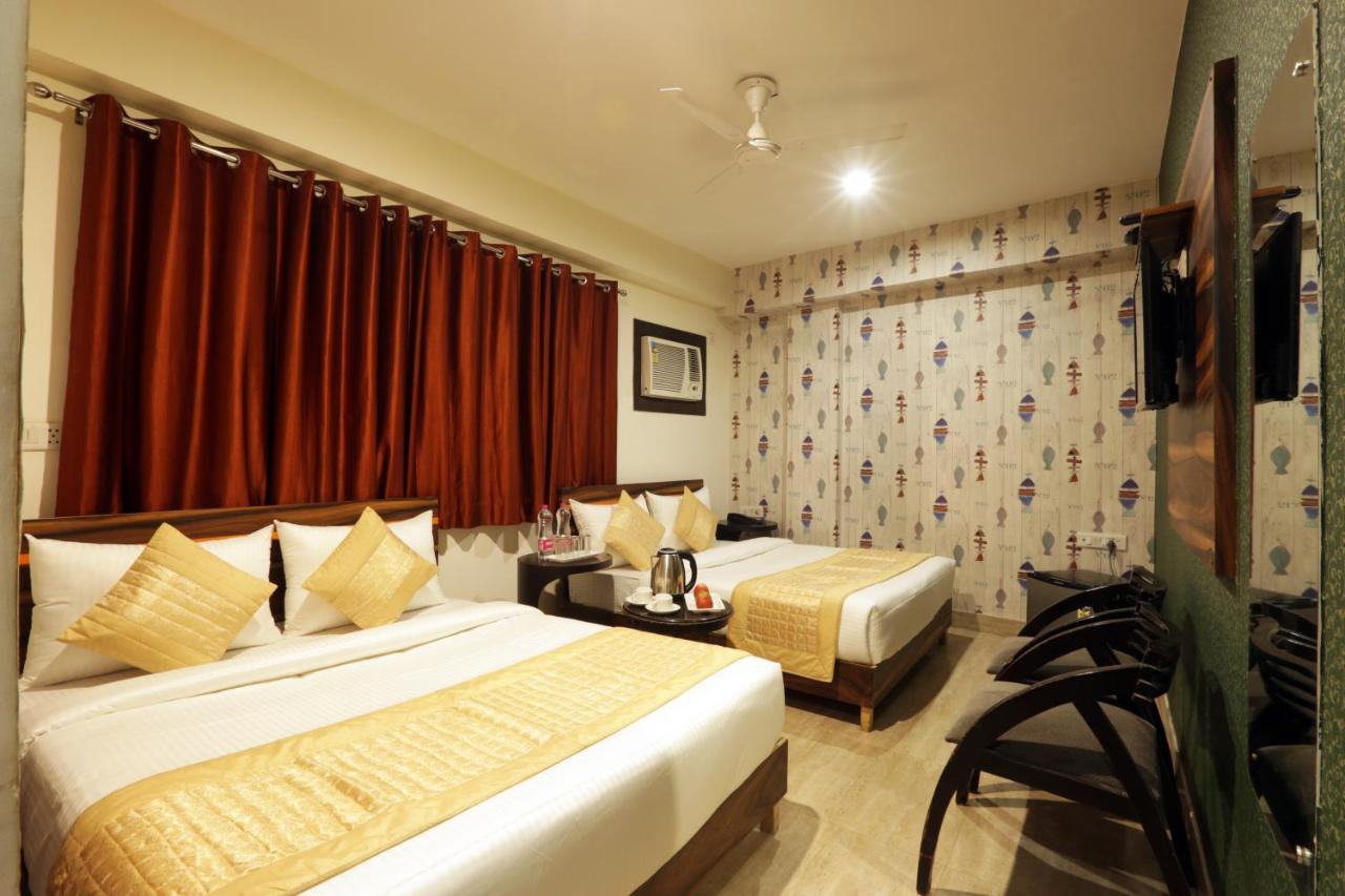 Hotel Sky Wood At Airport New Delhi Exterior foto